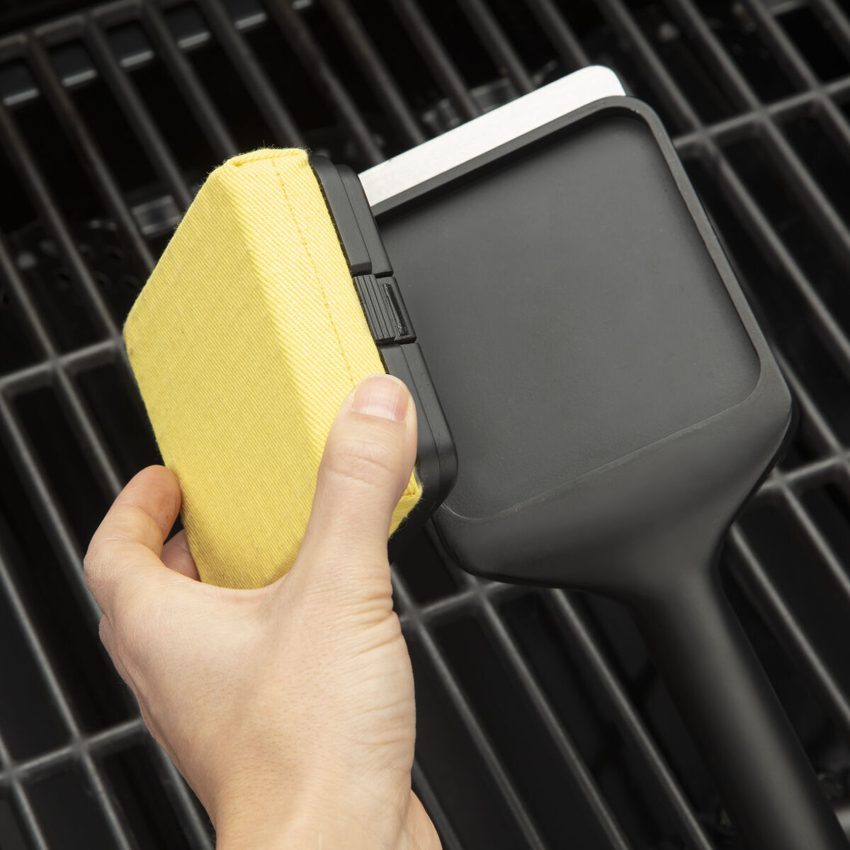 Cuisinart Grill Renew Steam Cleaner Brush - Image 3